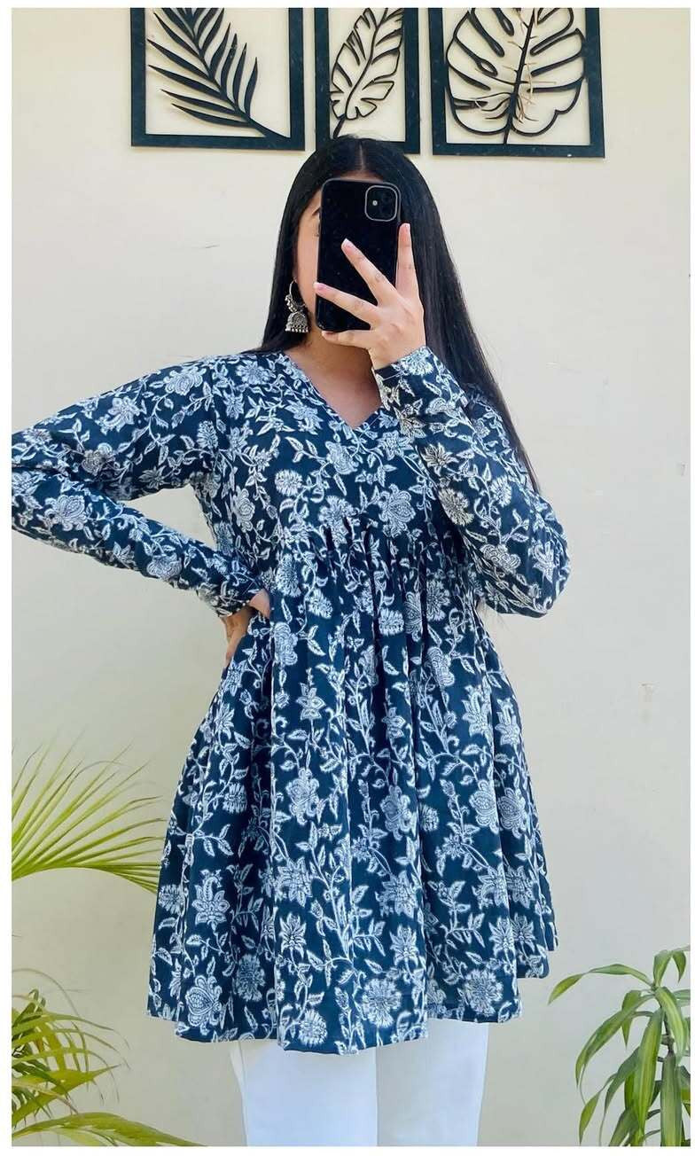 Women Floral Print Viscose Rayon Flared Kurta